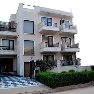 https://royal-sapphire.top-gurgaonhotels.com